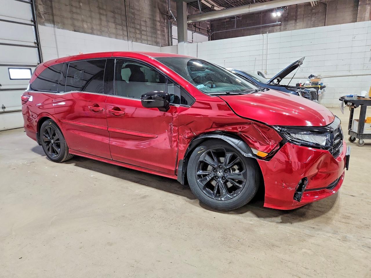 2024 Honda Odyssey Sport - Image 4