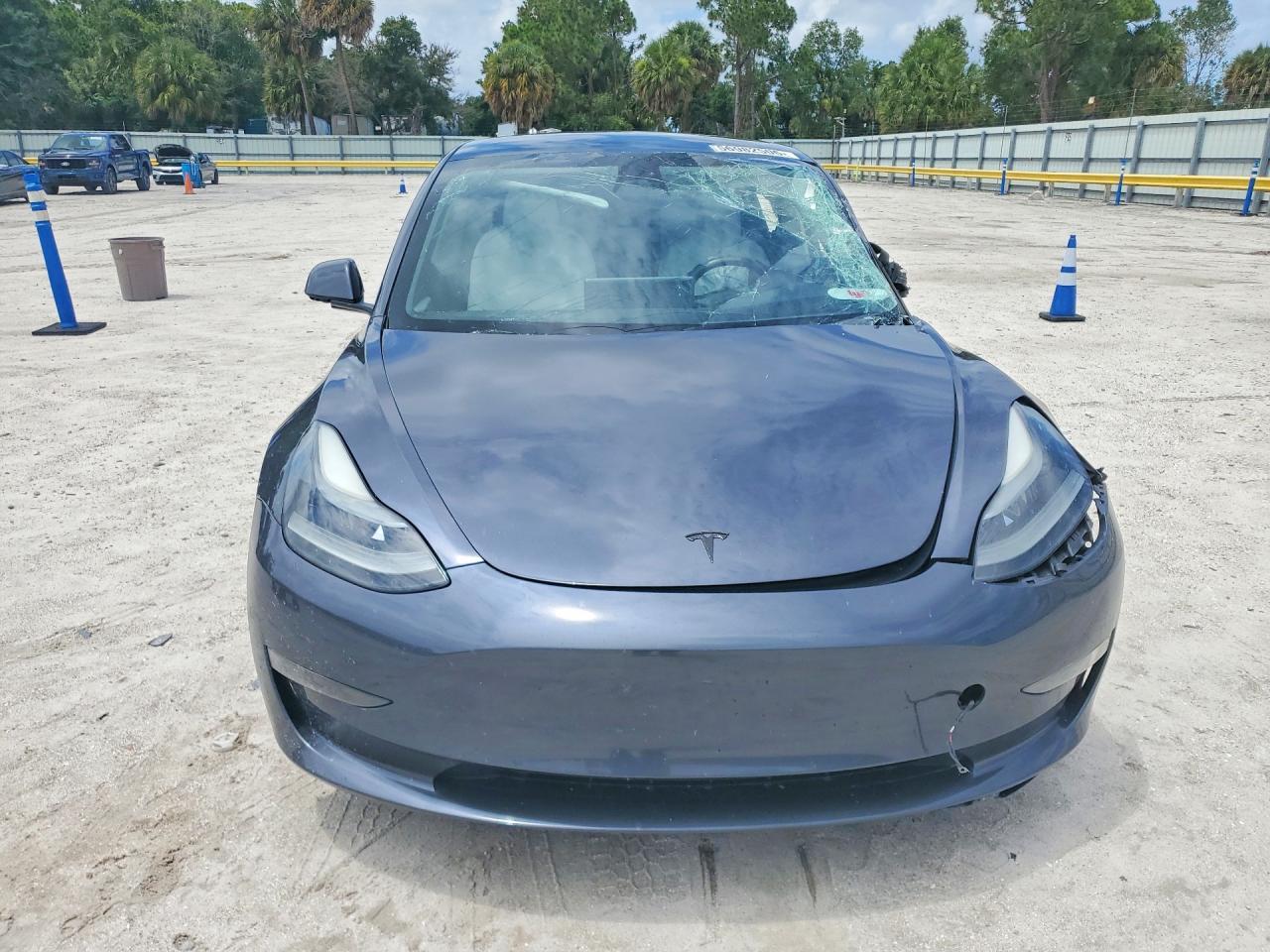 2023 Tesla Model 3 - Фото 5