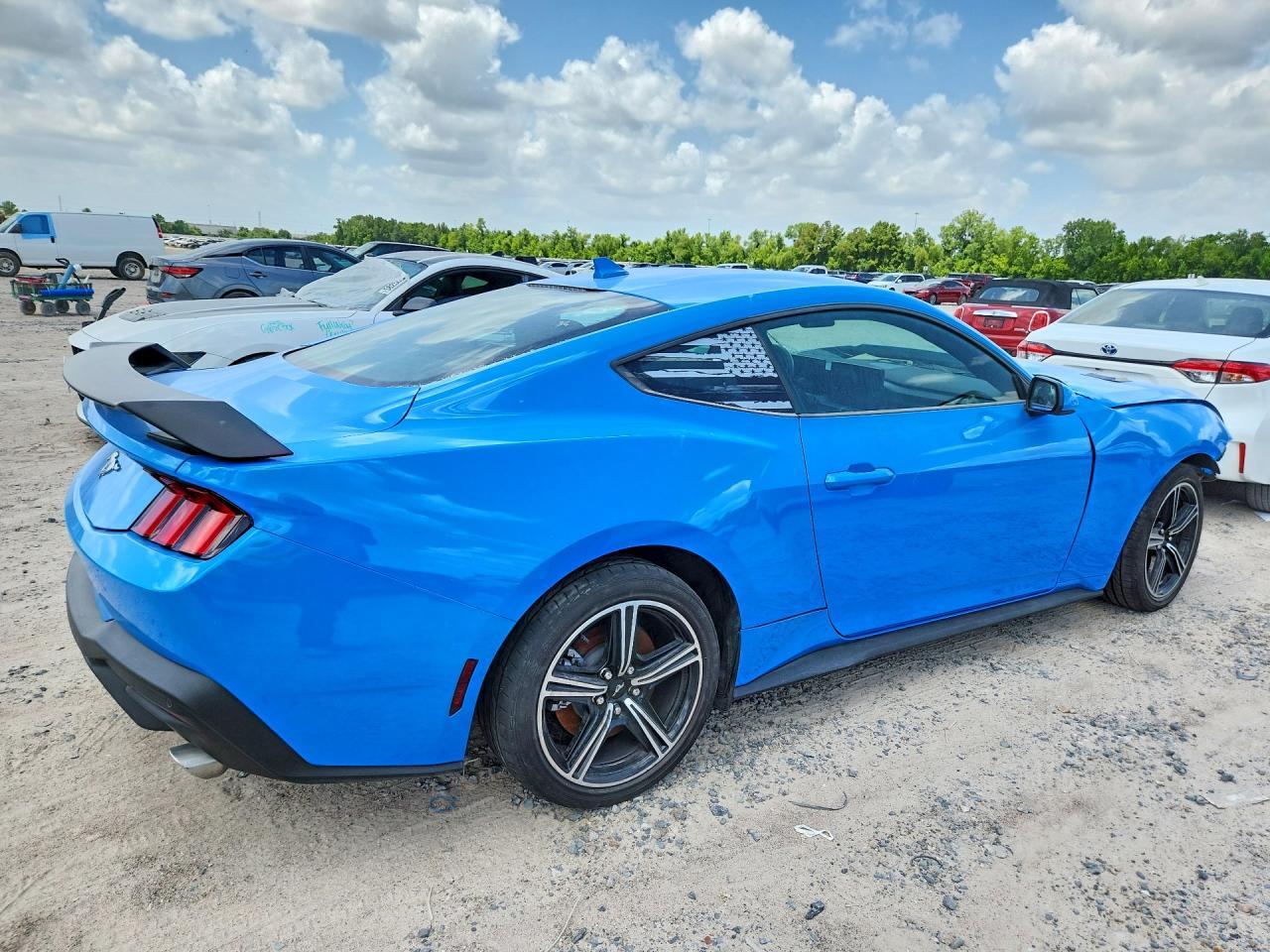2025 Ford Mustang - Фото 3