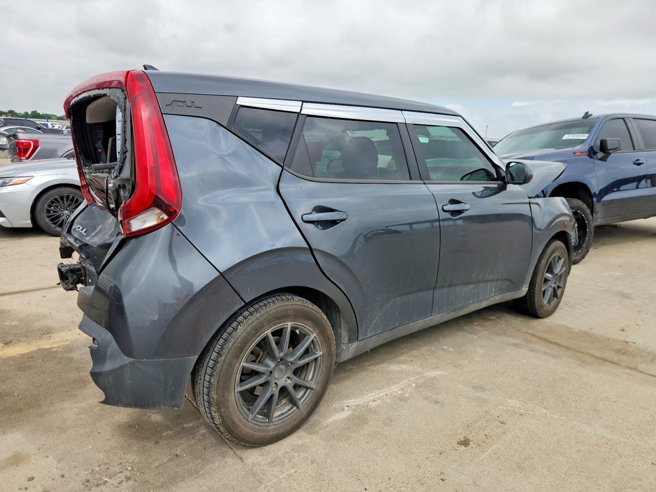 2022 Kia Soul Lx - Image 3