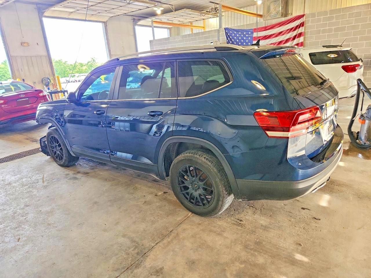 2018 Volkswagen Atlas Se - Image 2