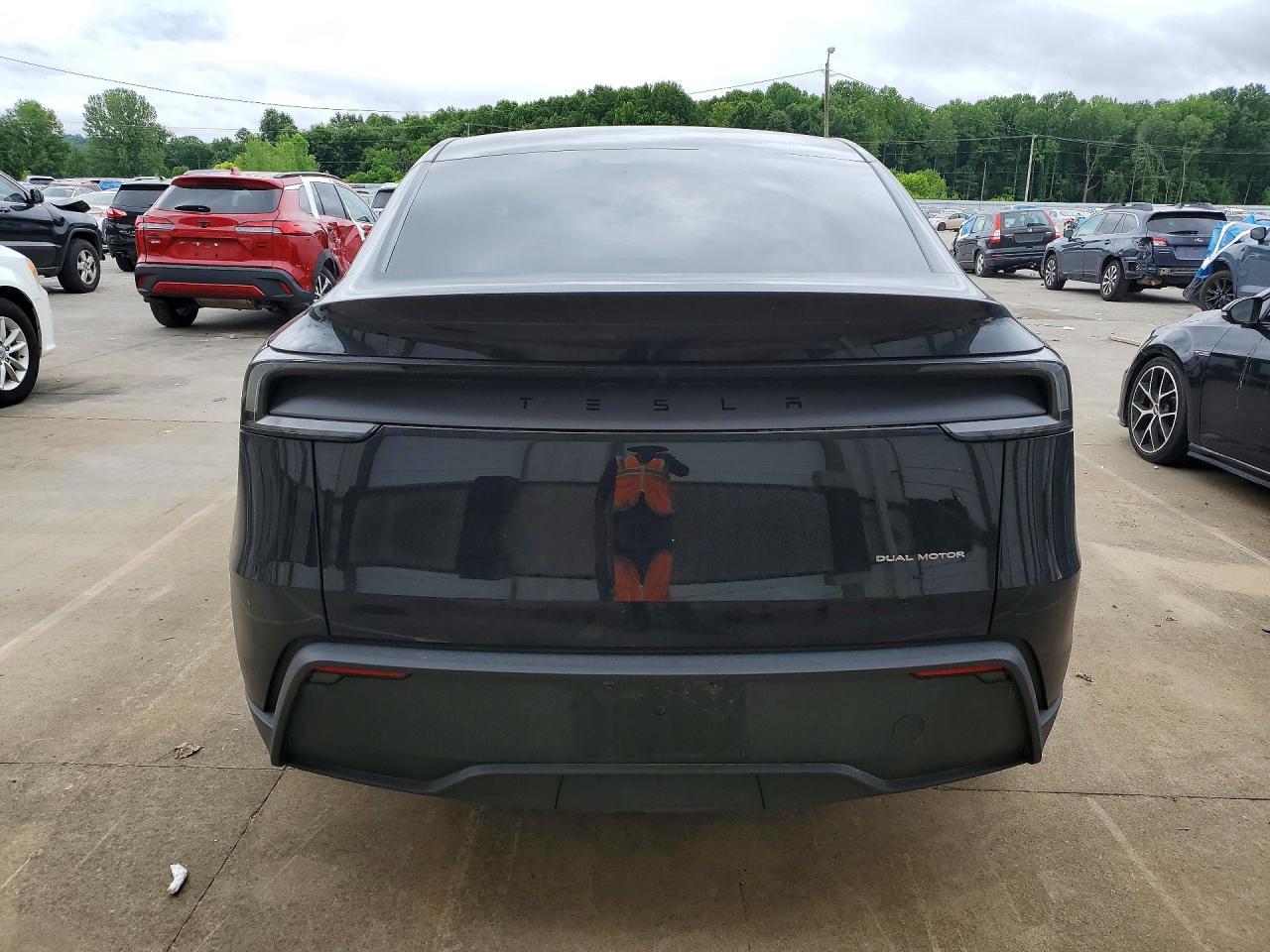 2026 Tesla Model Y - Image 6