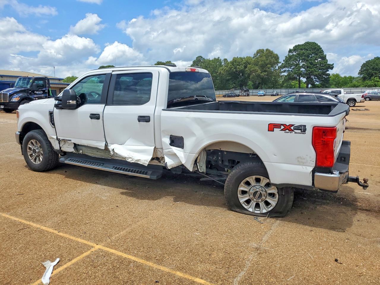 2020 Ford F250 Super Duty - Image 2