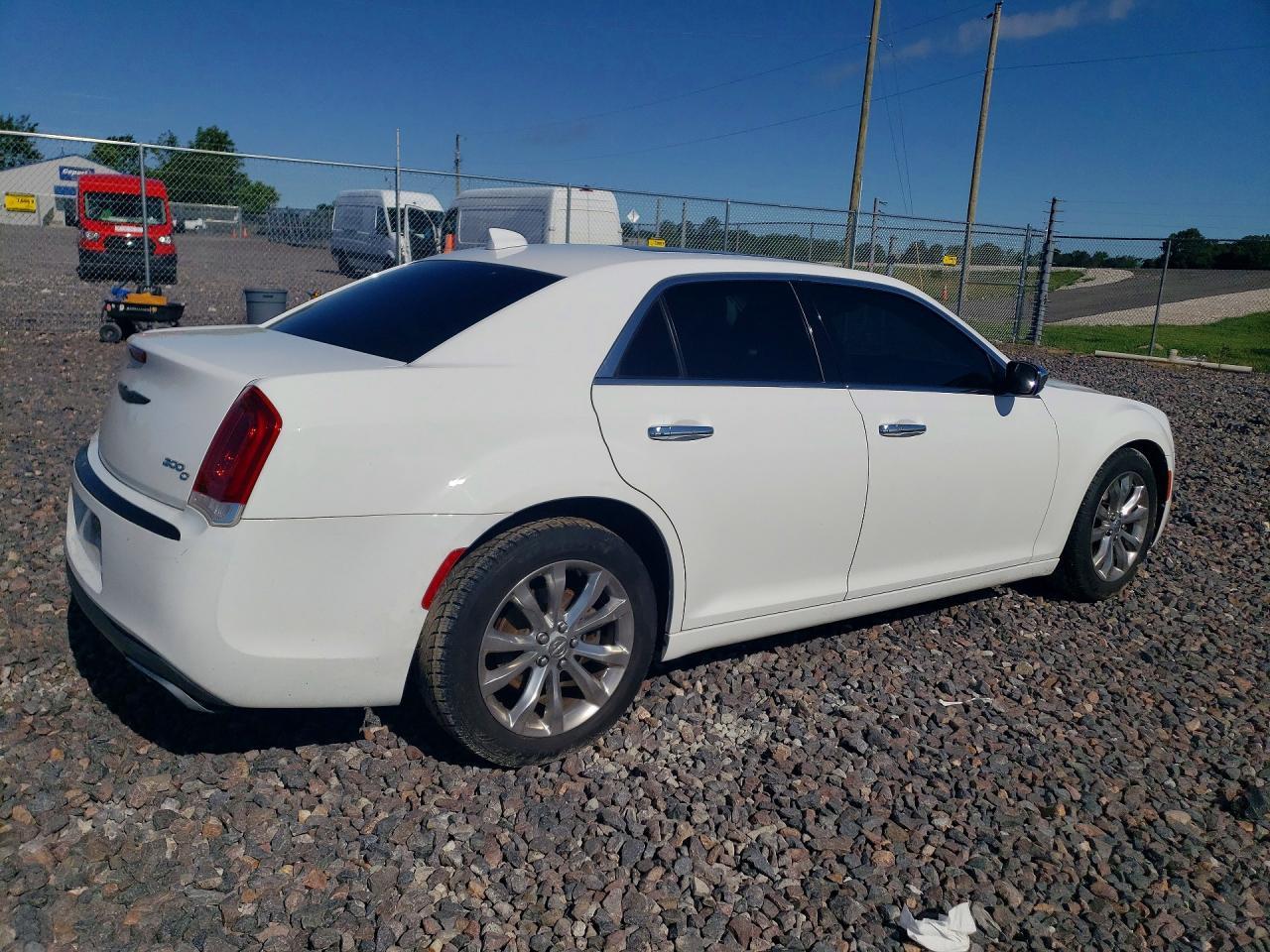 2016 Chrysler 300C - Image 3