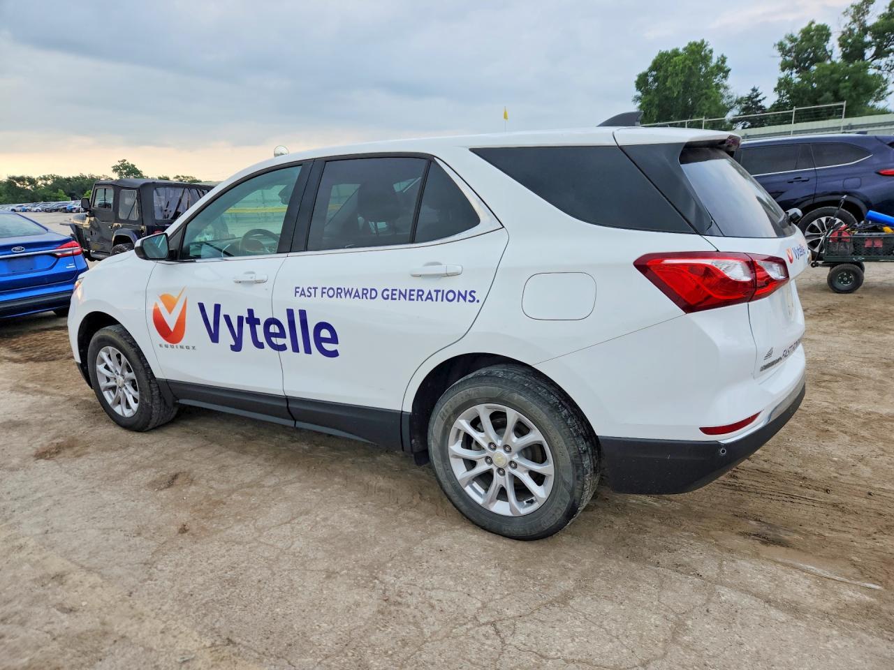 2020 Chevrolet Equinox Lt - Image 2