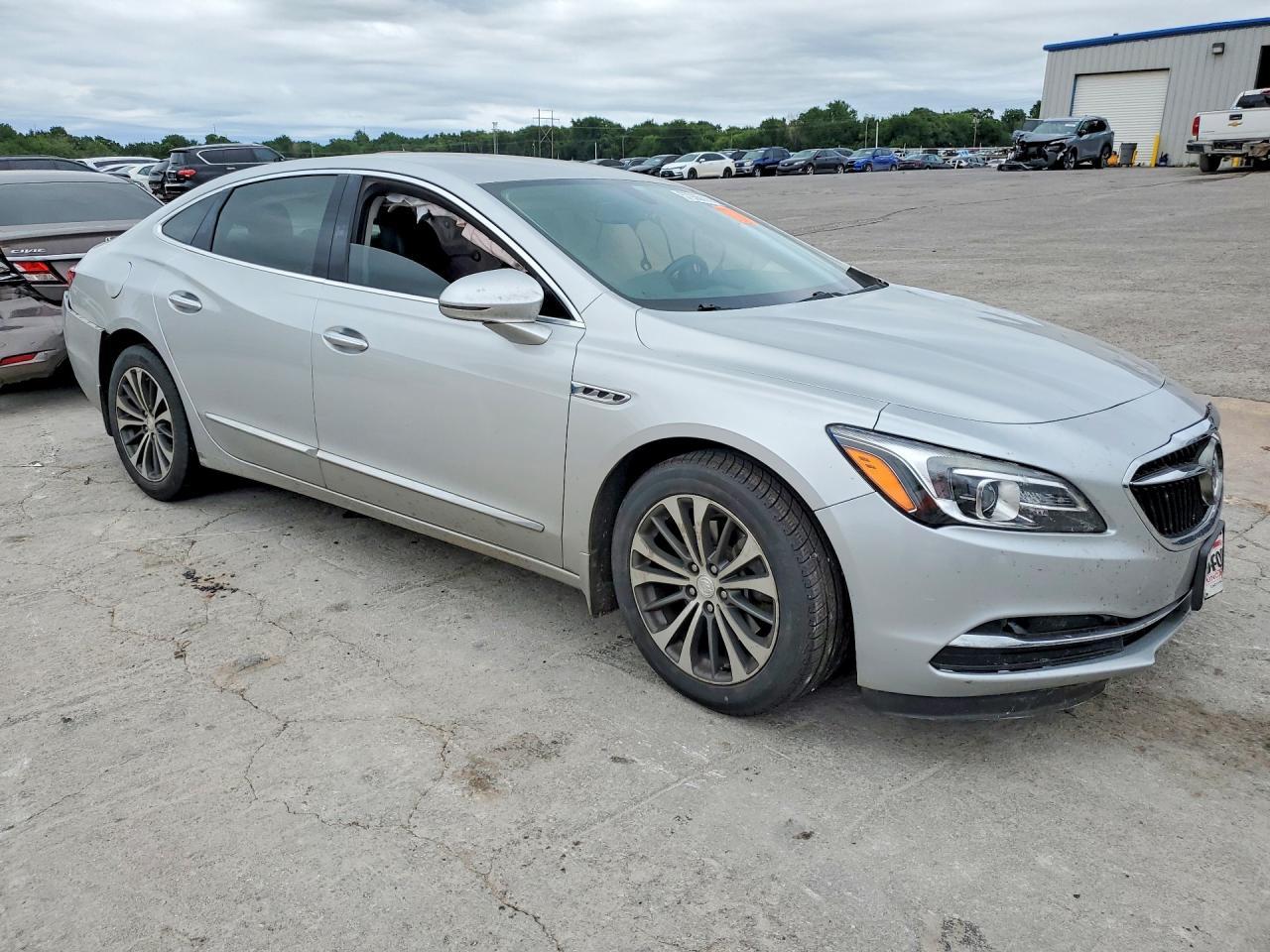 2017 Buick Lacrosse Essence - Image 4