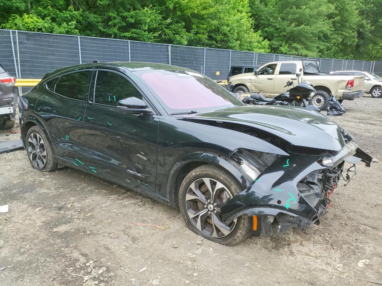 2021 Ford Mustang Mach-E Premium - Фото 4