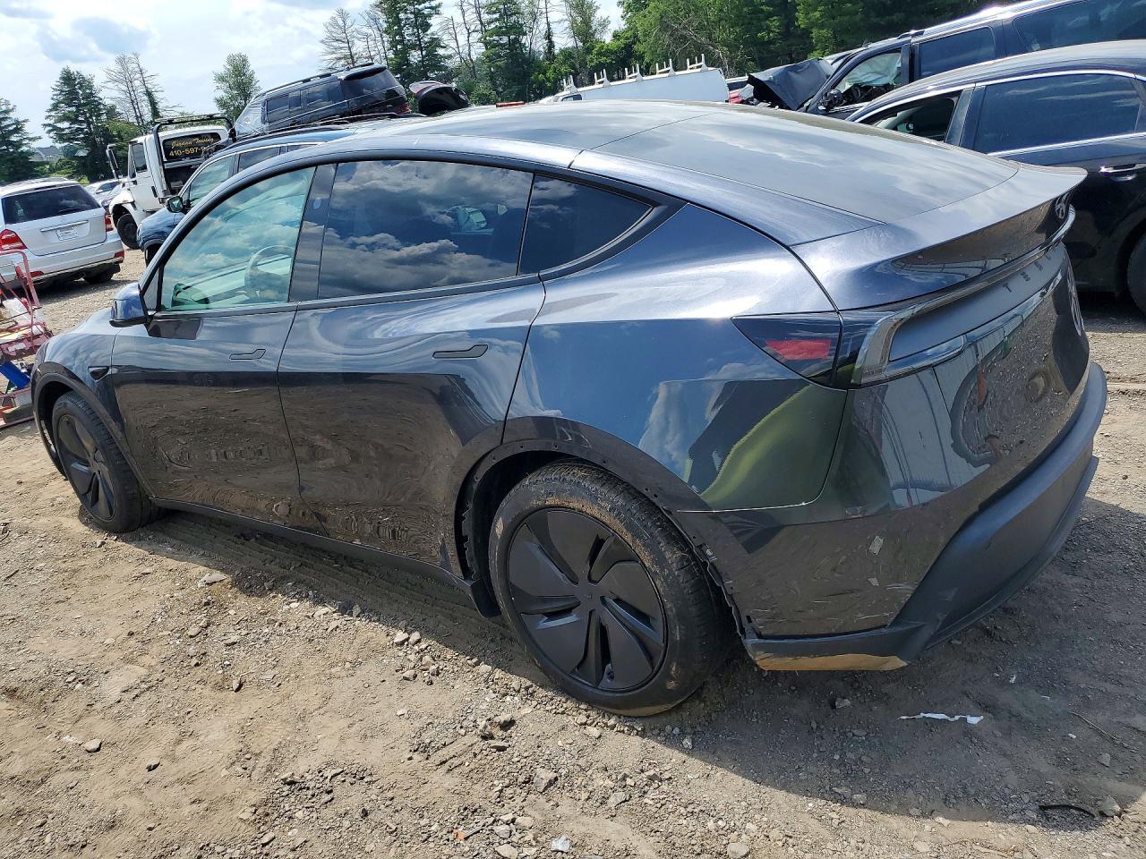 2026 Tesla Model Y - Фото 2