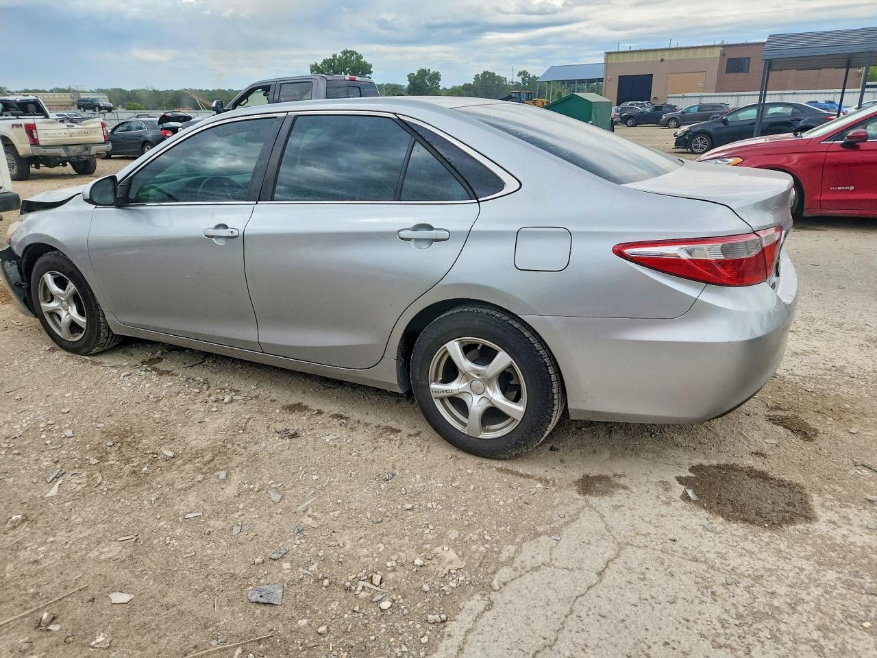 2016 Toyota Camry Le - Image 2