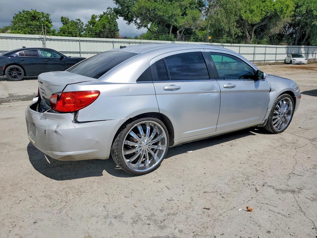 2010 Chrysler Sebring Limited - Фото 3