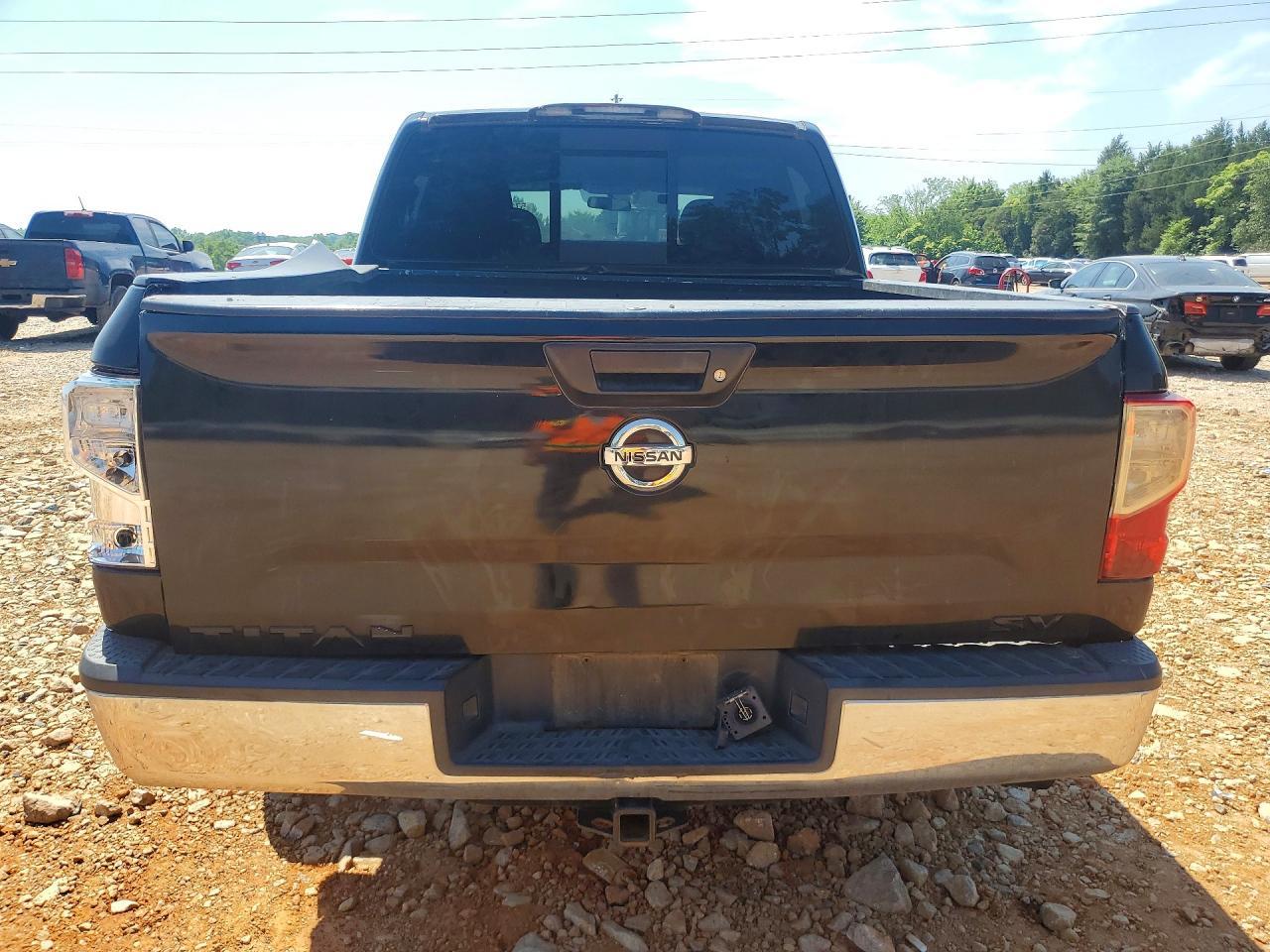 2017 Nissan Titan - Фото 6