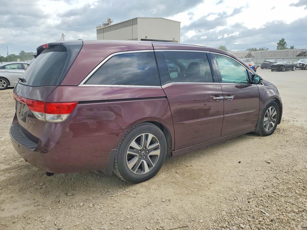 2014 Honda Odyssey Touring - Image 3