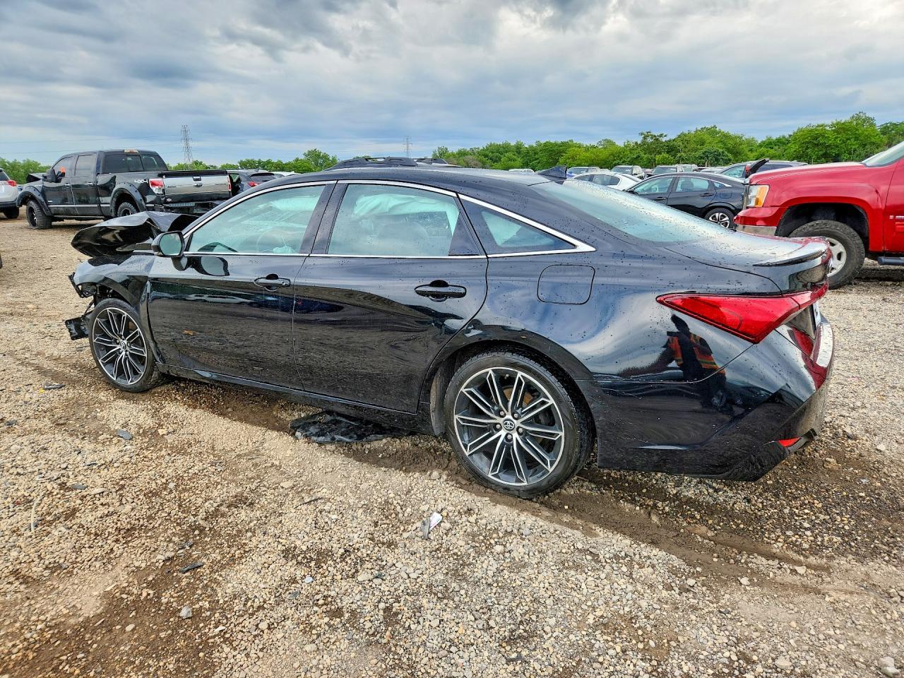 2019 Toyota Avalon Touring - Image 2