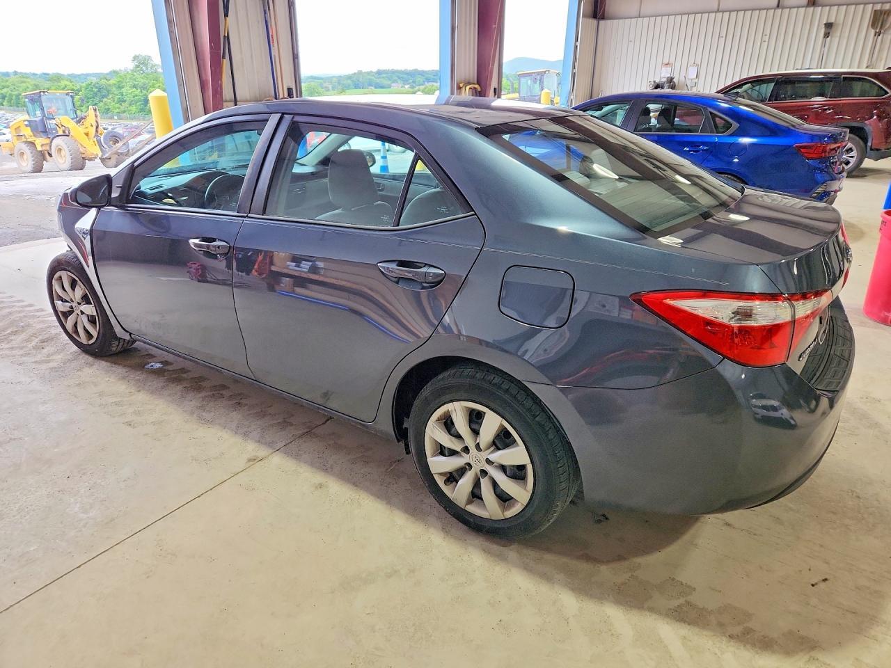 2015 Toyota Corolla Le - Фото 2