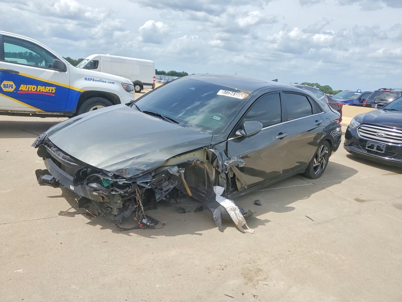 2025 Hyundai Elantra Sel
