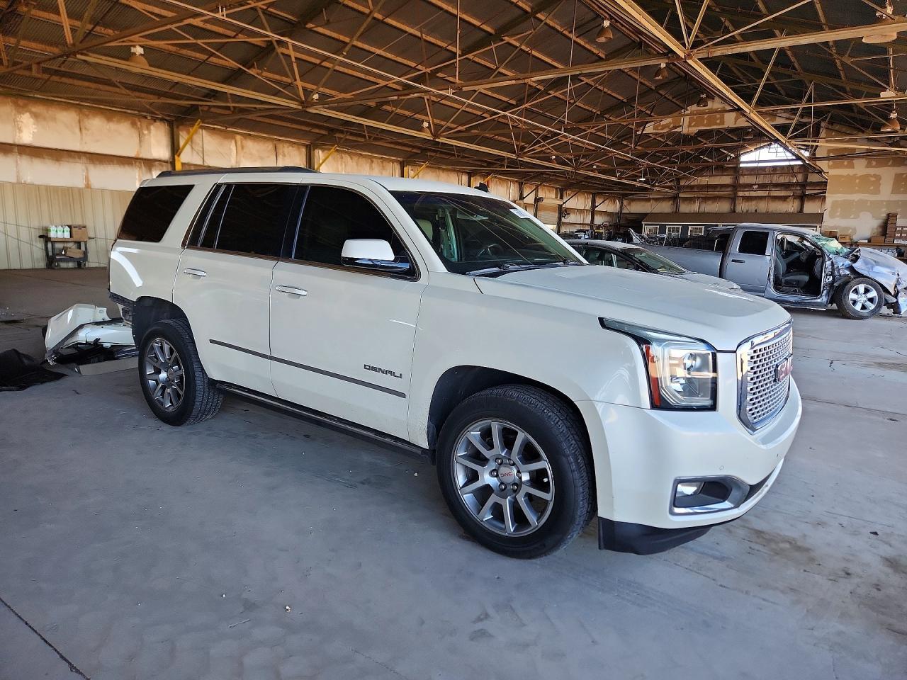 2015 GMC Yukon Denali - Image 4