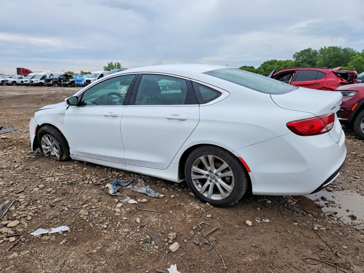 2016 Chrysler 200 Limited - Фото 2