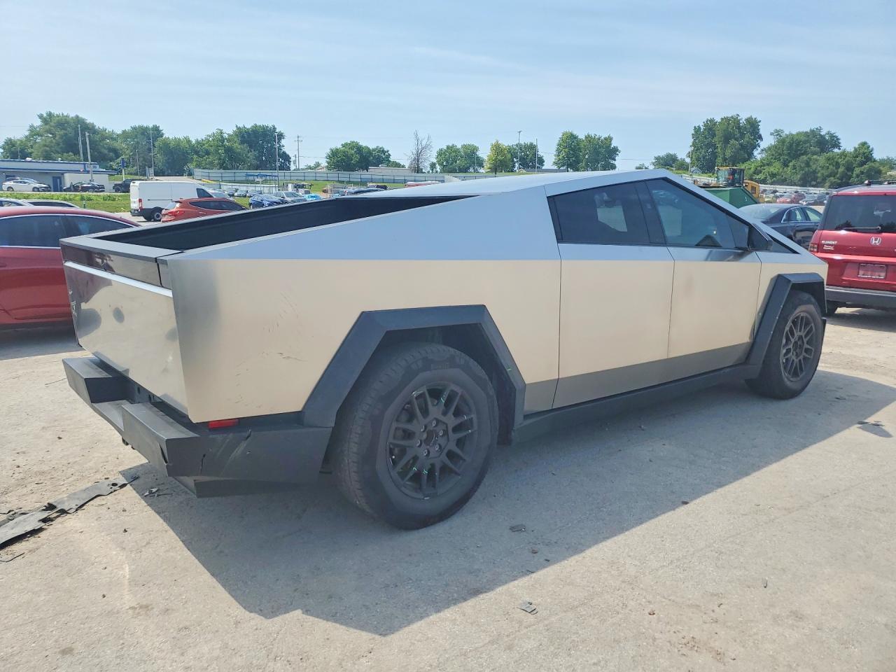 2025 Tesla Cybertruck - Фото 3