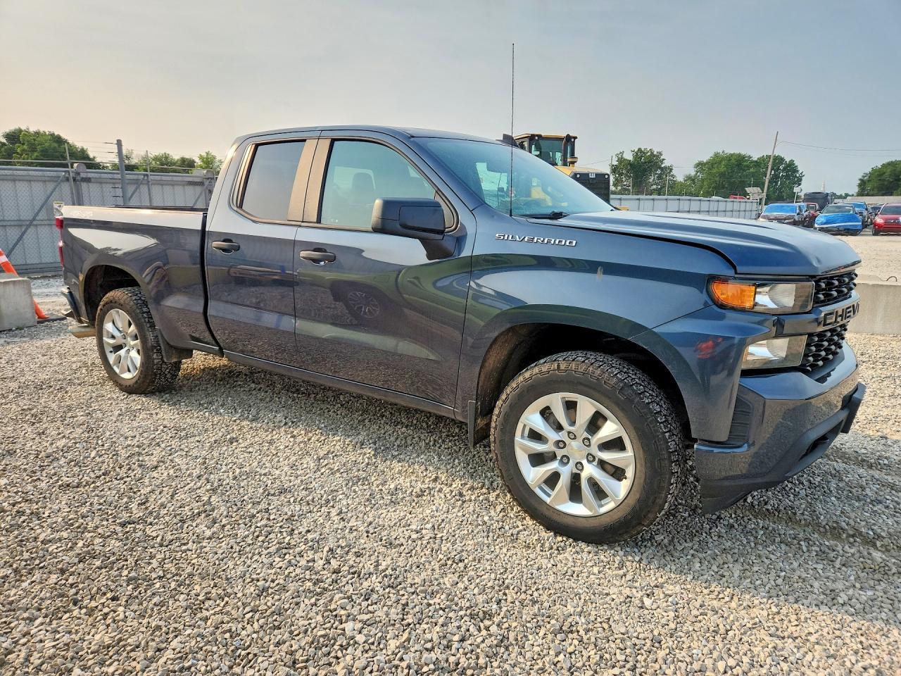 2020 Chevrolet Silverado K1500 Custom - Фото 4
