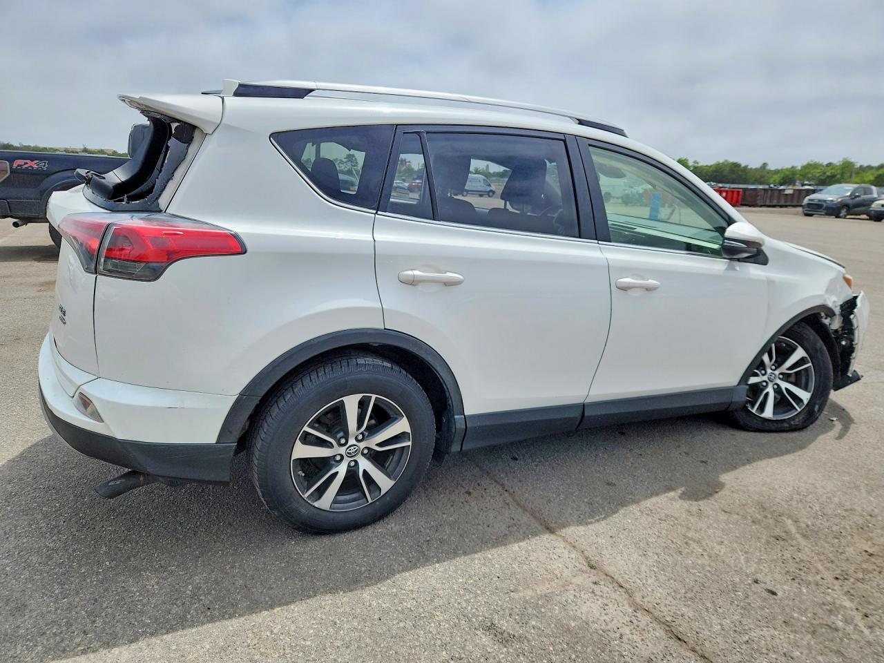 2017 Toyota Rav4 Le - Image 3