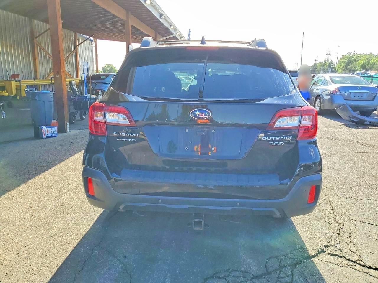 2018 Subaru Outback 3.6R Limited - Image 6