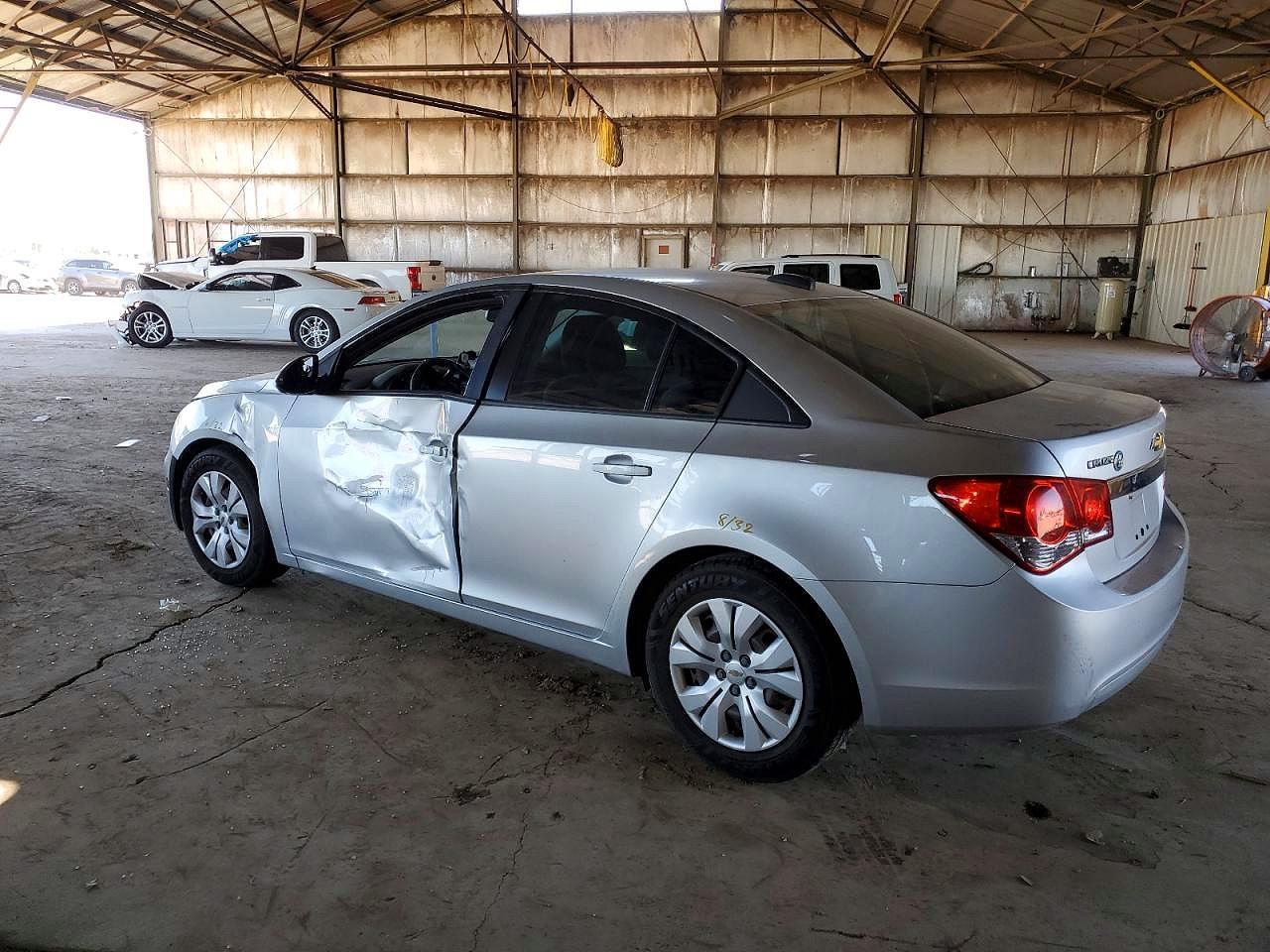 2015 Chevrolet Cruze Ls - Фото 2