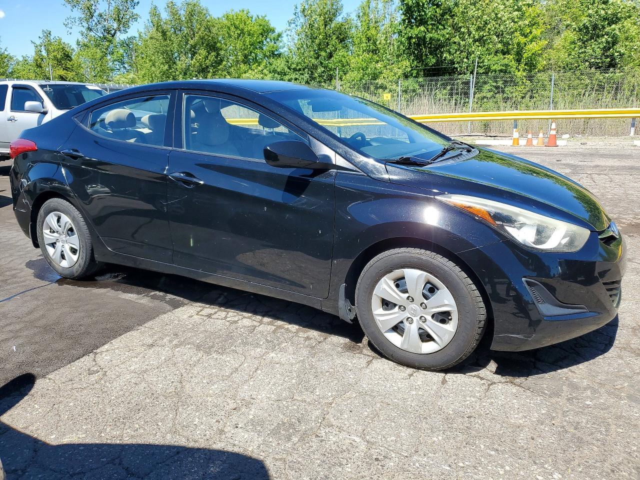 2016 Hyundai Elantra Se - Image 4