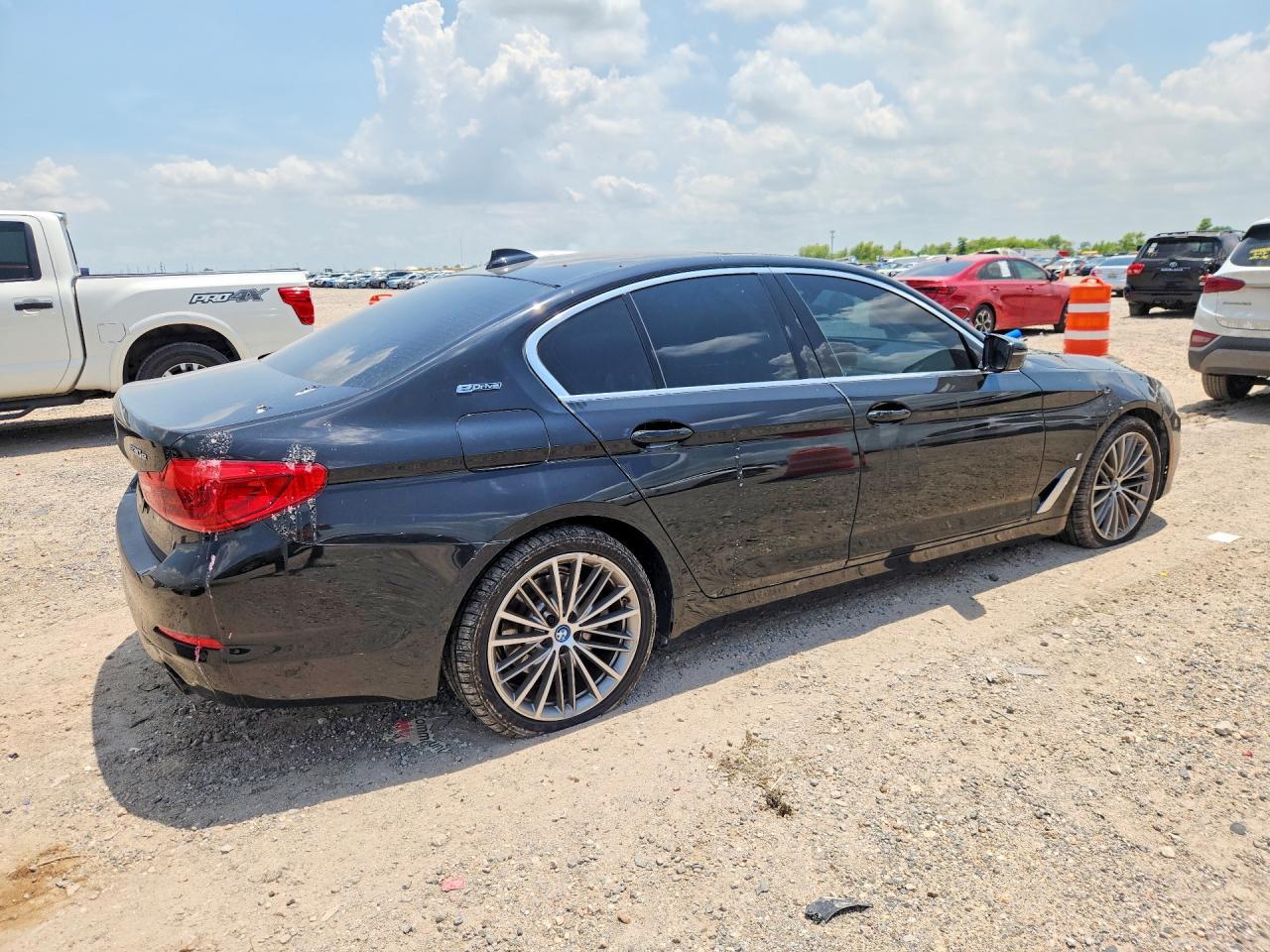 2019 BMW 530E - Фото 3