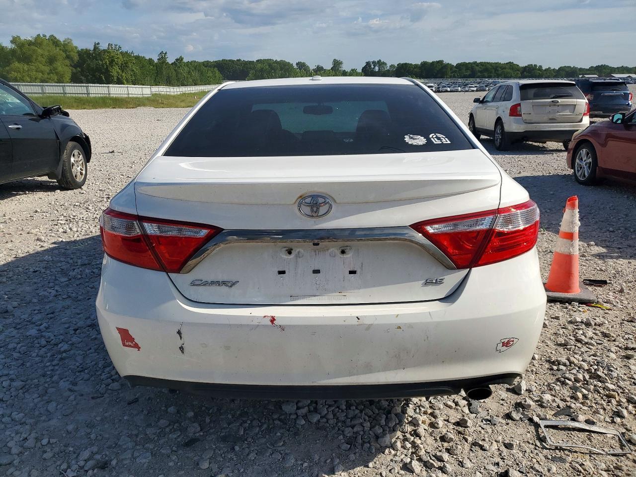 2017 Toyota Camry Se - Image 6
