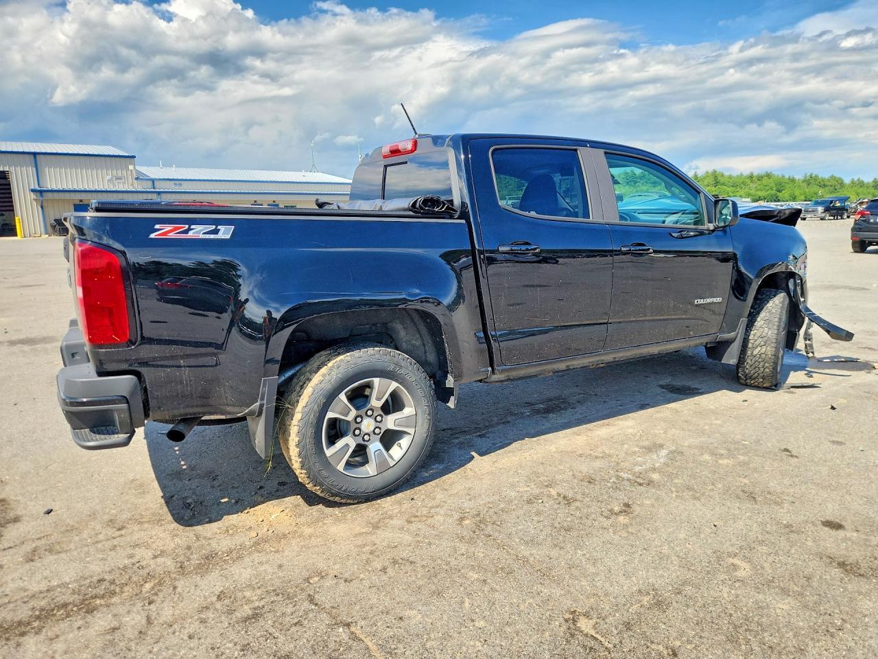 2019 Chevrolet Colorado Z71 - Image 3