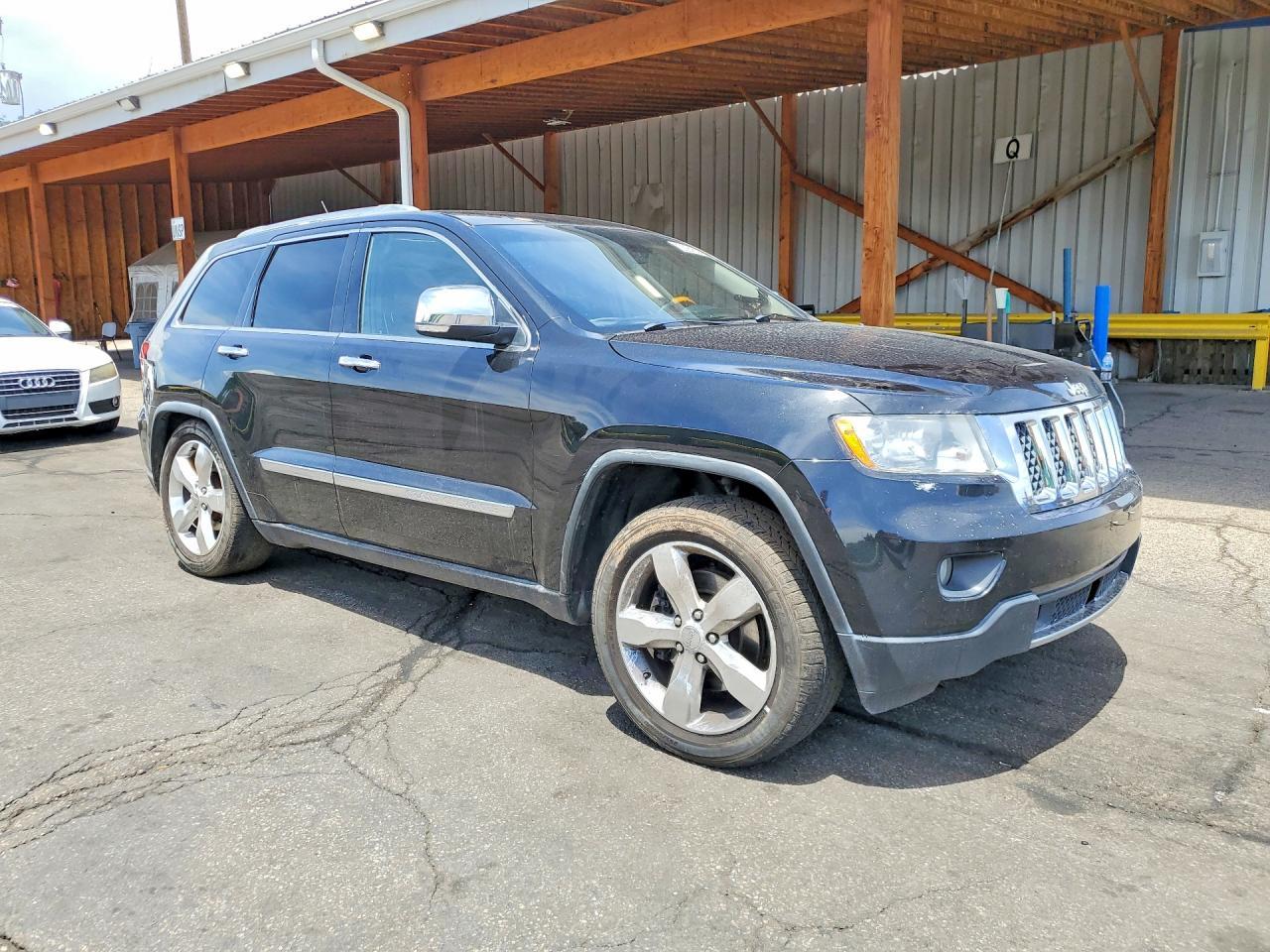 2012 Jeep Grand Cherokee Overland - Image 4