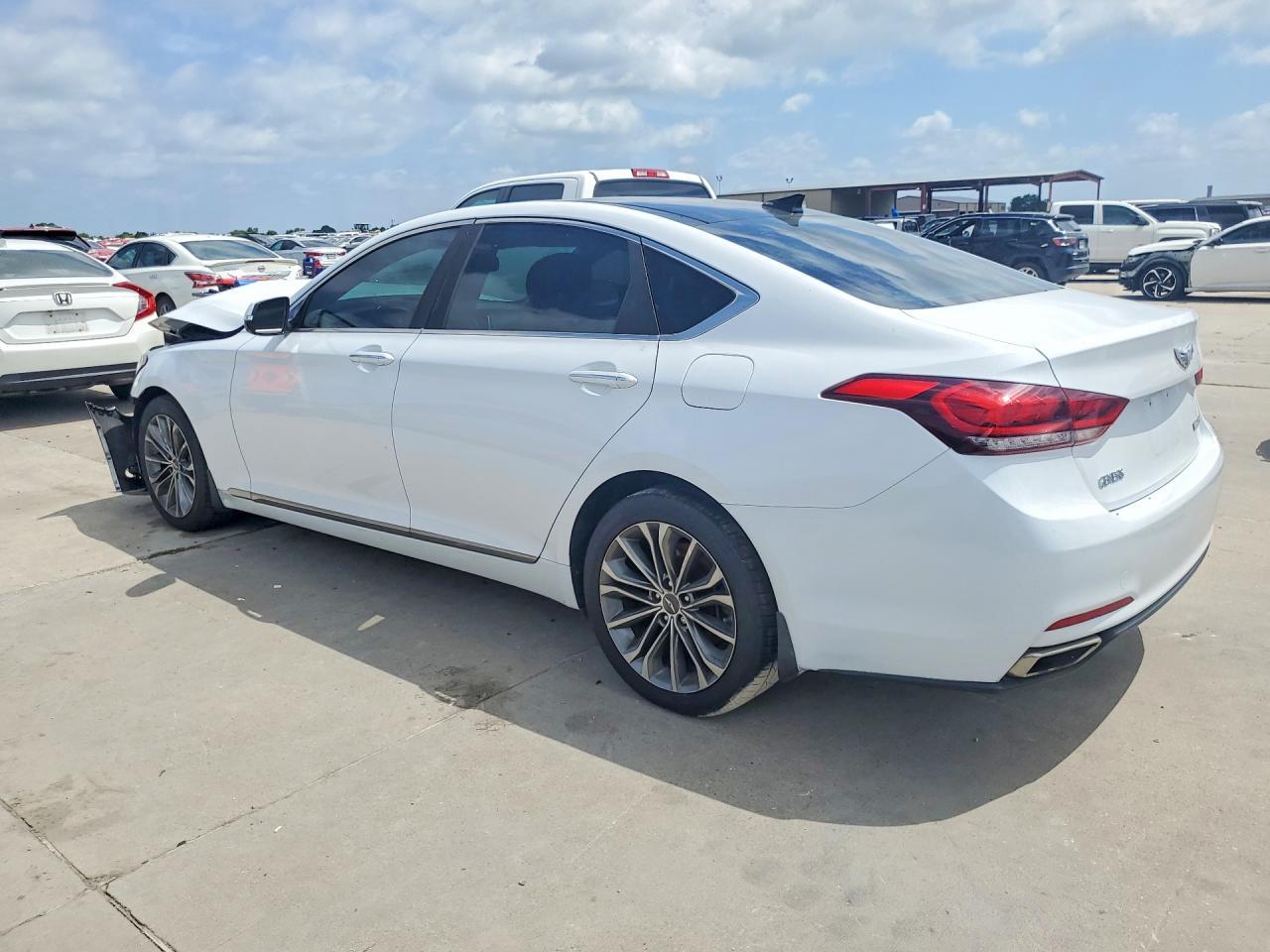 2015 Hyundai Genesis 3.8L - Фото 2