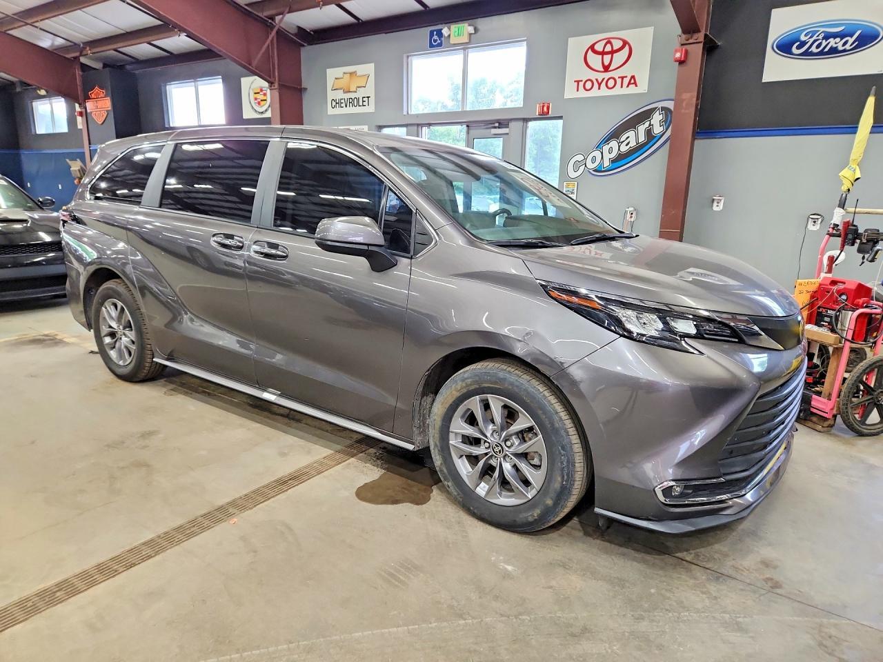 2024 Toyota Sienna Xle 7-Passenger - Фото 4