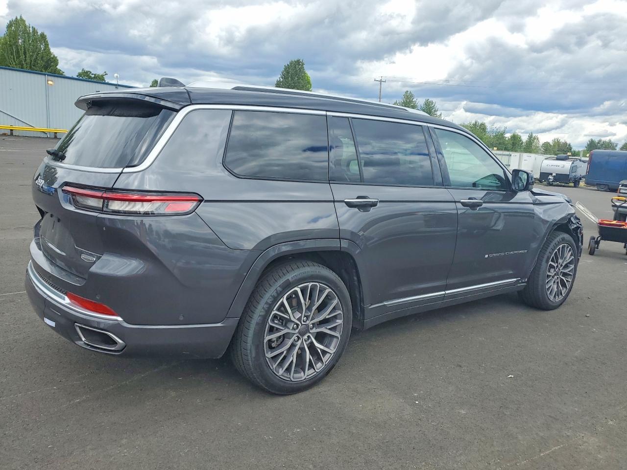2023 Jeep Grand Cherokee L Summit - Image 3