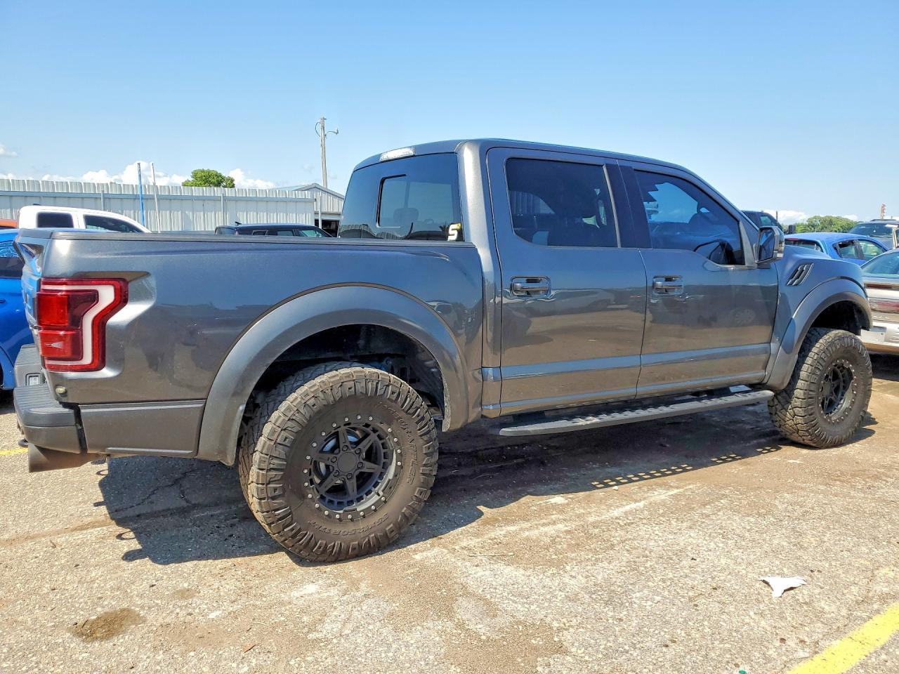 2017 Ford F150 Raptor - Фото 3