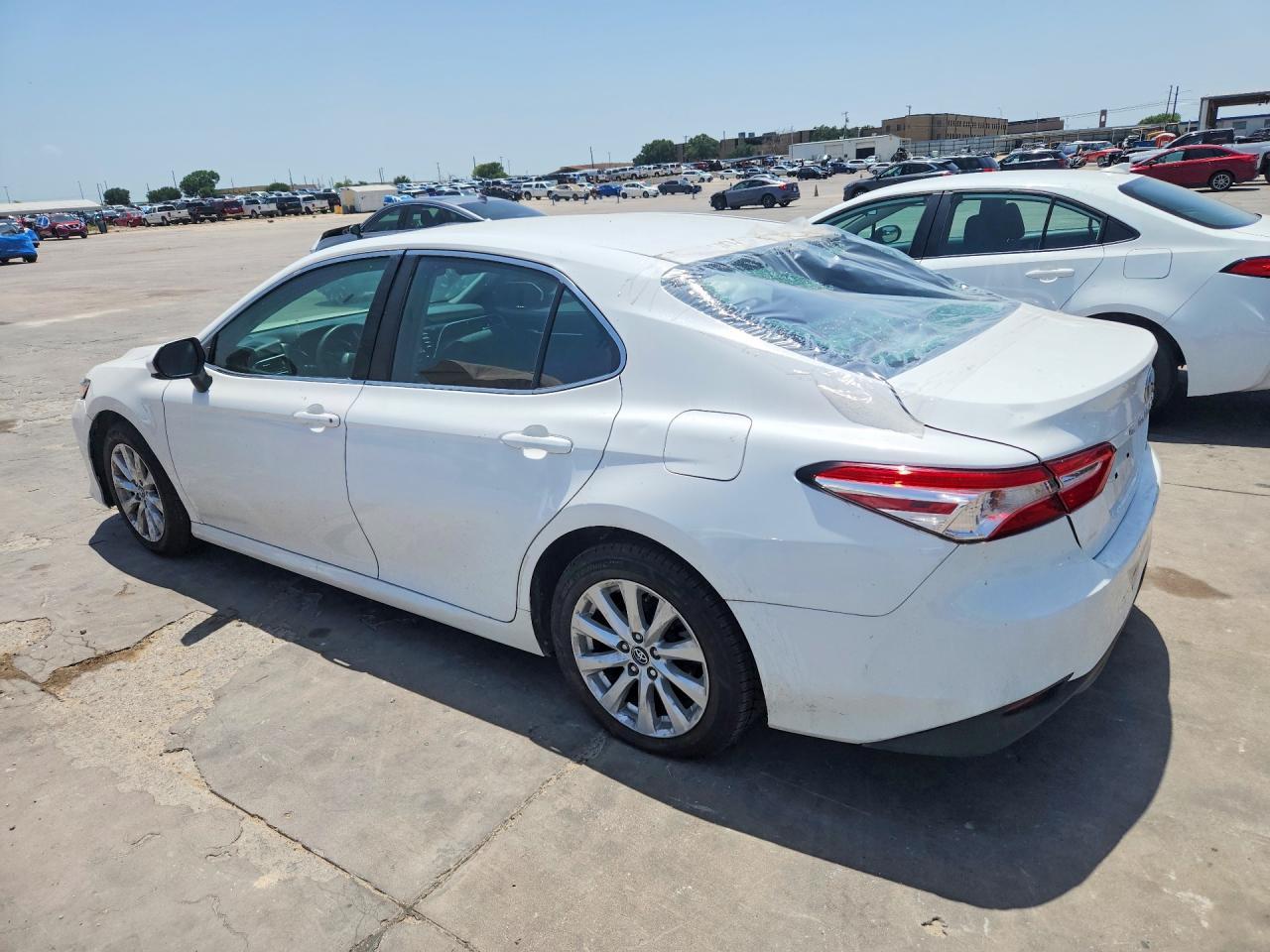 2018 Toyota Camry - Фото 2