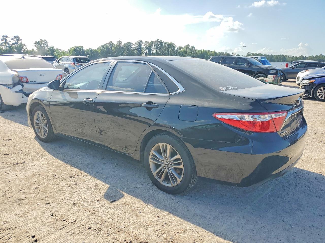 2017 Toyota Camry Se - Фото 2