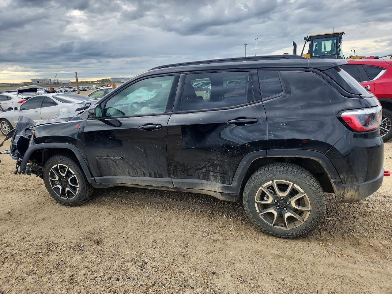 2026 Jeep Compass Trailhawk - Image 2