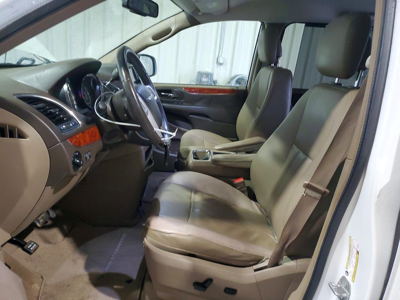2016 Chrysler Town & Country Touring - Фото 7