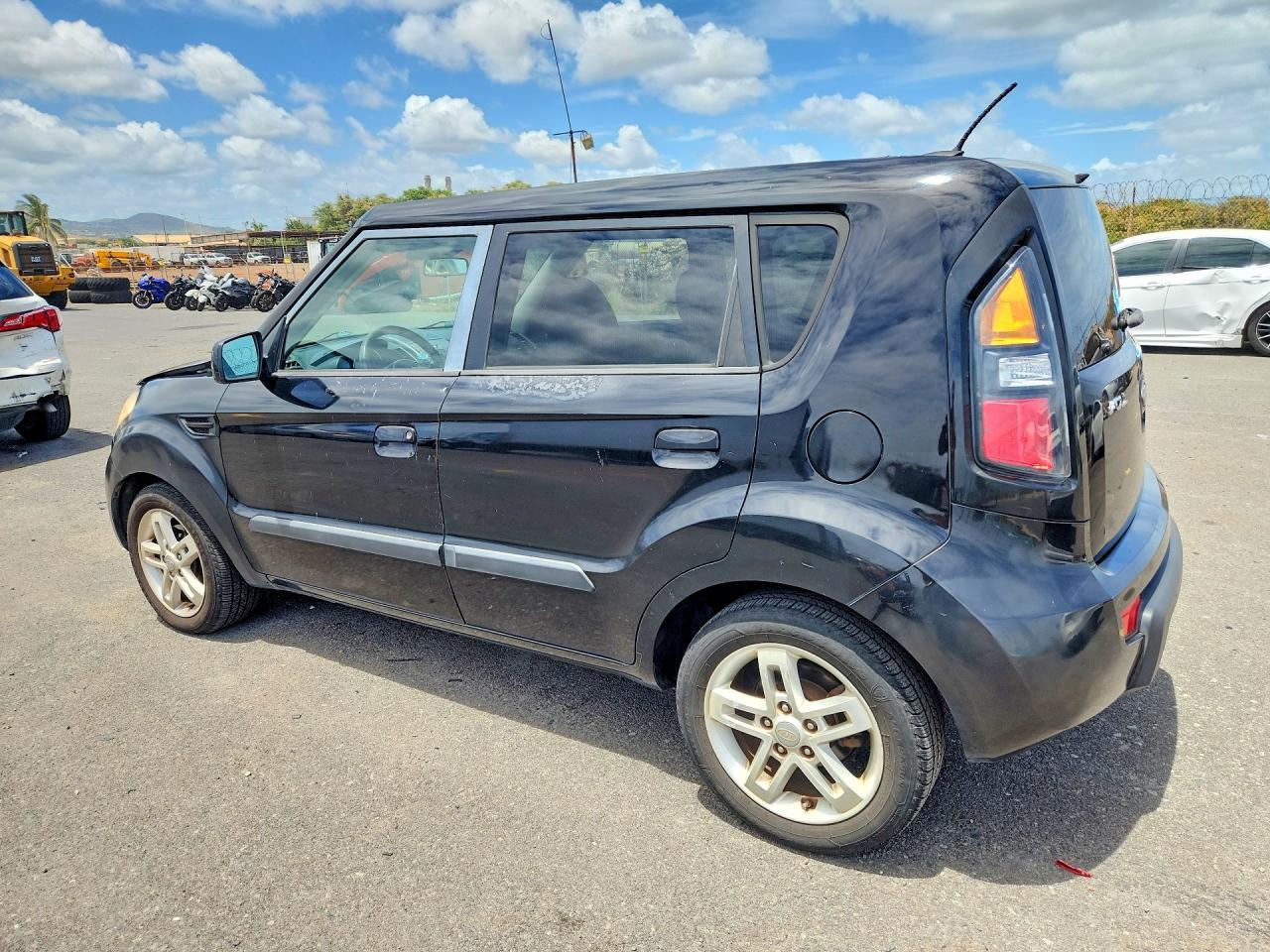 2010 Kia Soul + - Image 2