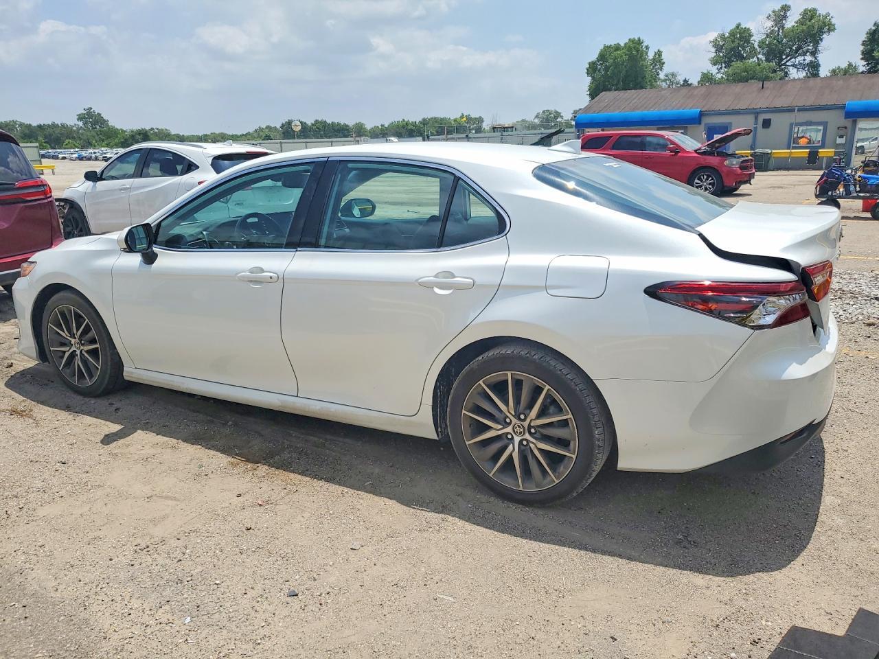 2021 Toyota Camry Xle - Image 2