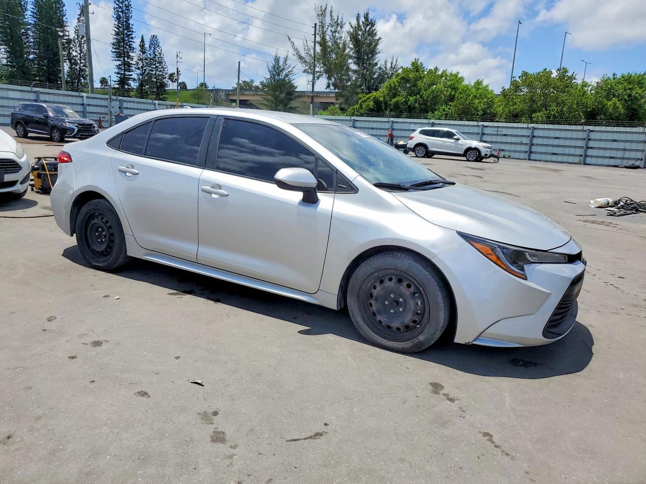 2024 Toyota Corolla Le - Фото 4