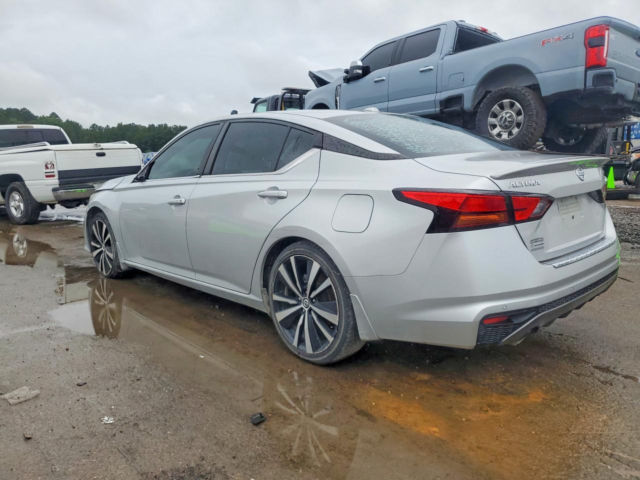 2020 Nissan Altima Sr - Фото 2