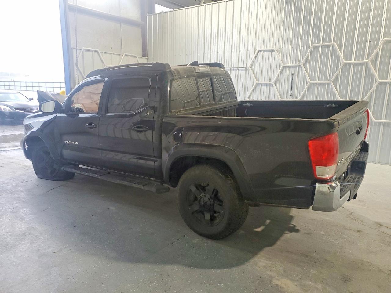 2017 Toyota Tacoma Sr5 V6 - Image 2