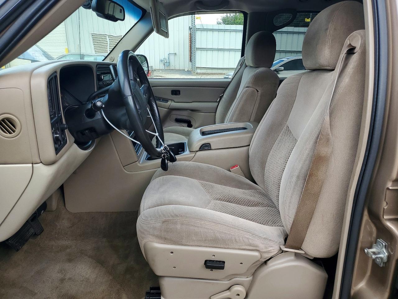 2004 Chevrolet Tahoe C1500 - Image 7