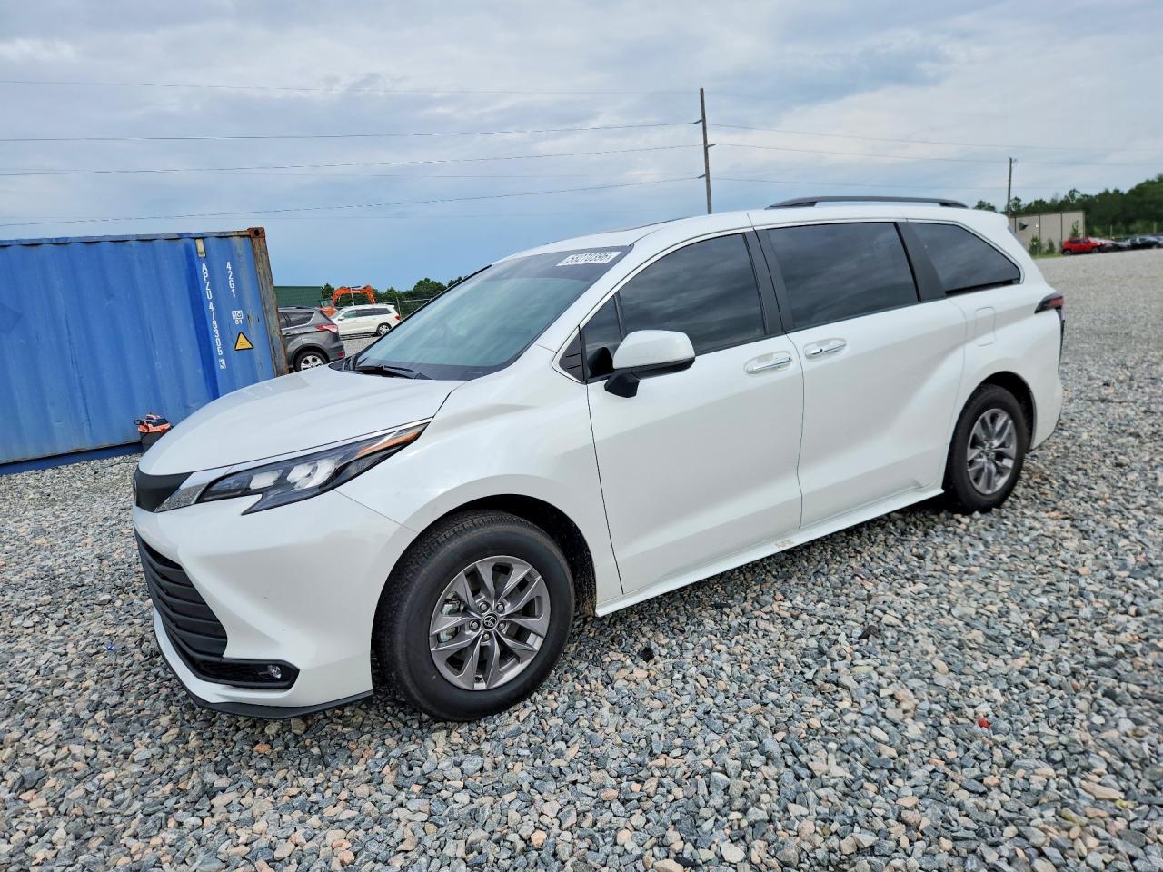 2026 Toyota Sienna Xle 8-Passenger