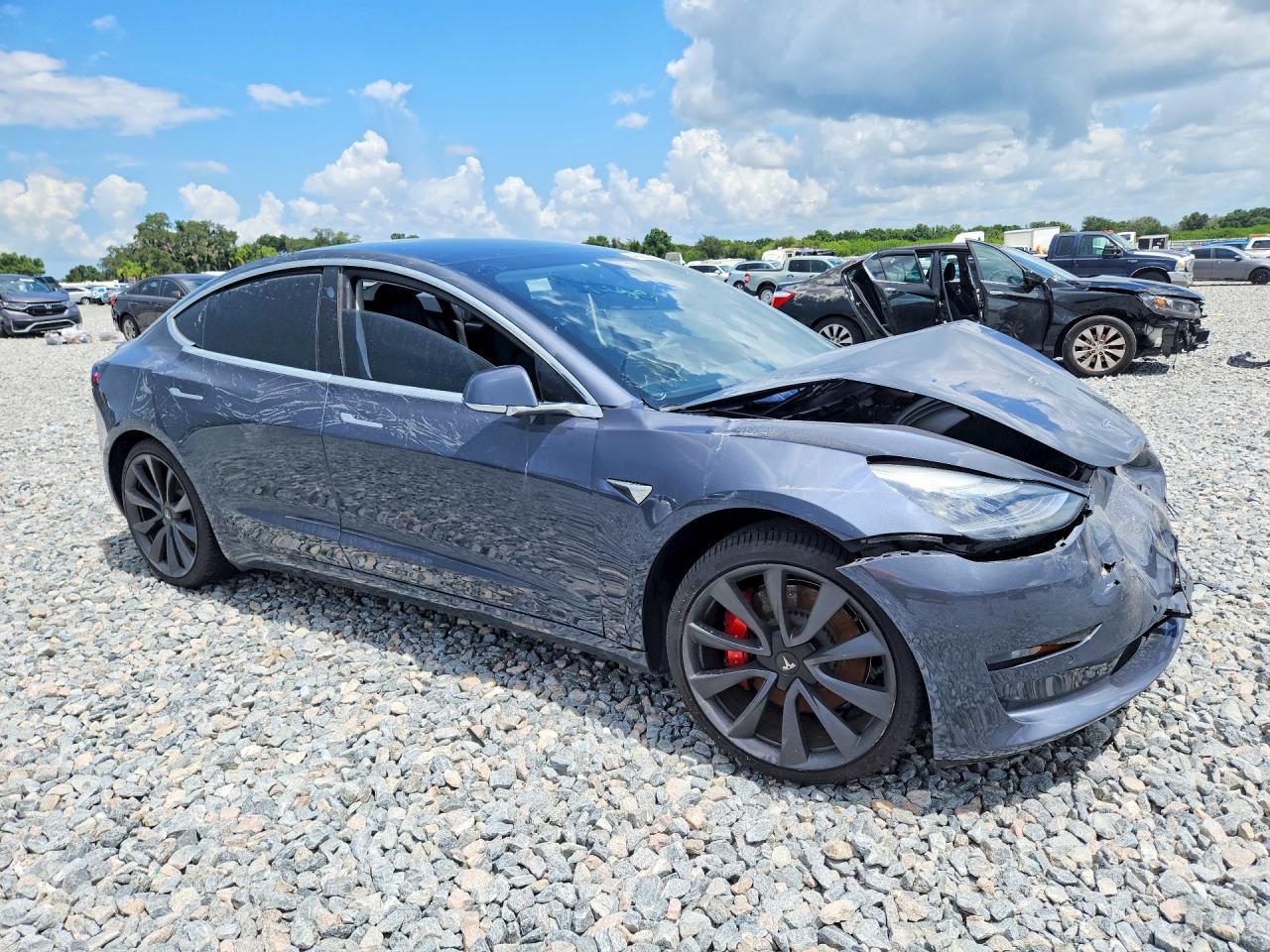 2020 Tesla Model 3 - Фото 4
