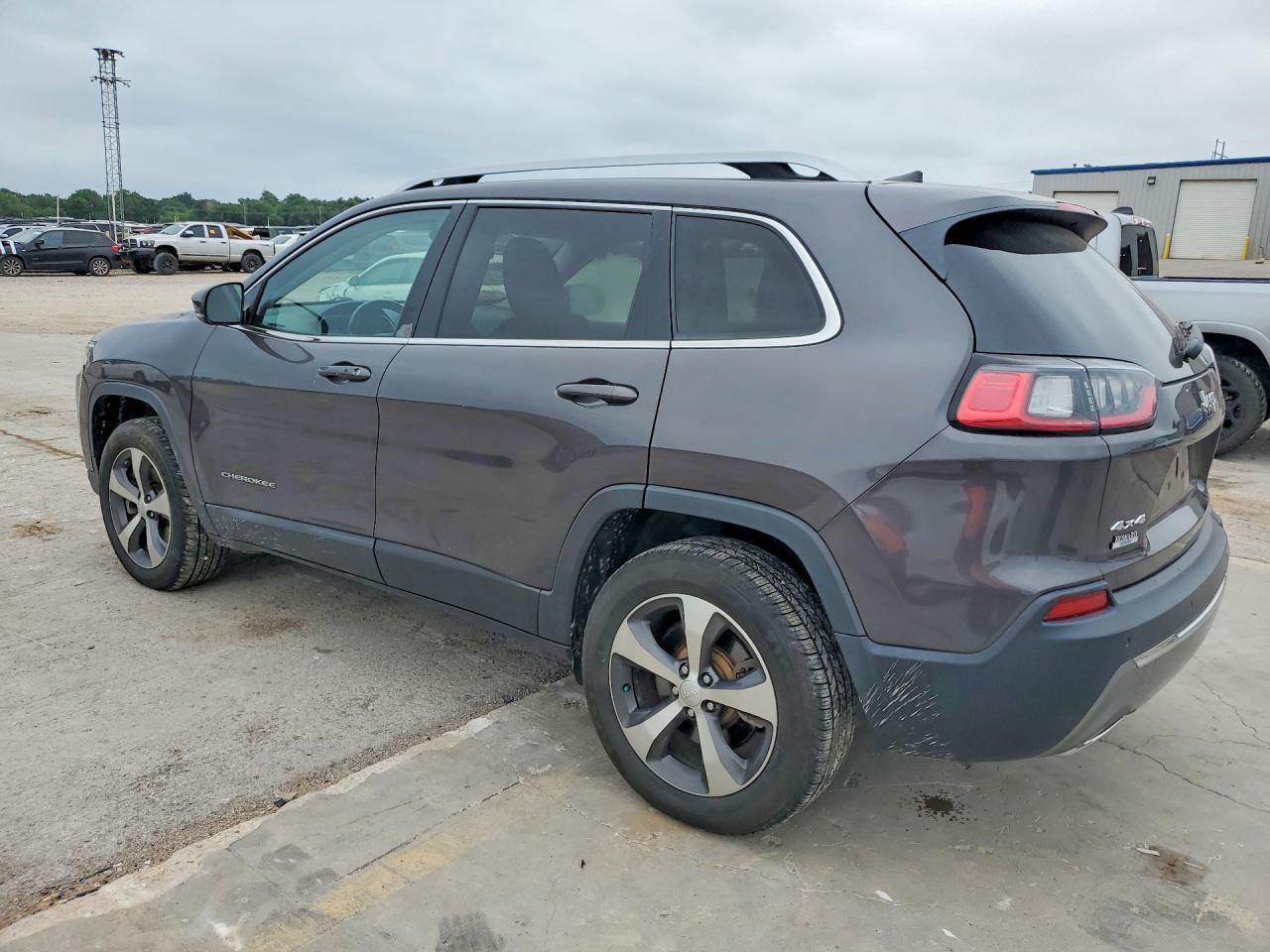 2020 Jeep Cheerokee - Фото 2