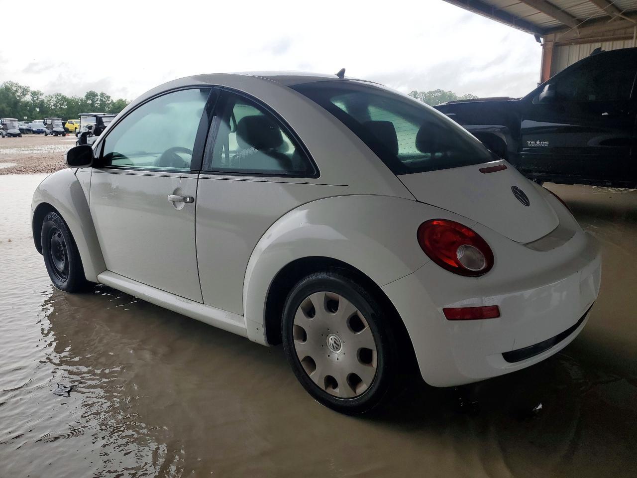 2010 Volkswagen New Beetle - Фото 2