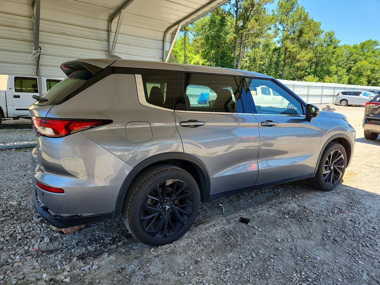 2022 Mitsubishi Outlander Se - Image 3
